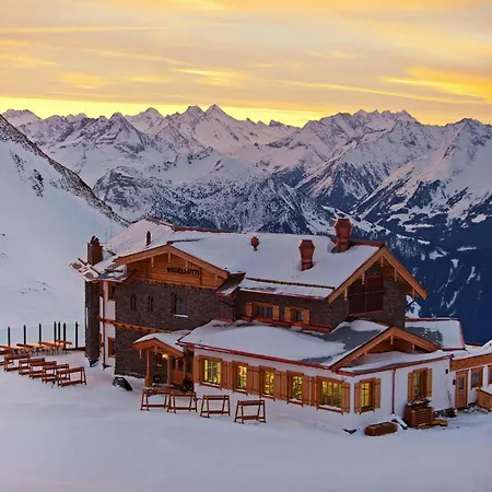 In Zillertal Near Spieljochbahn * フューゲン